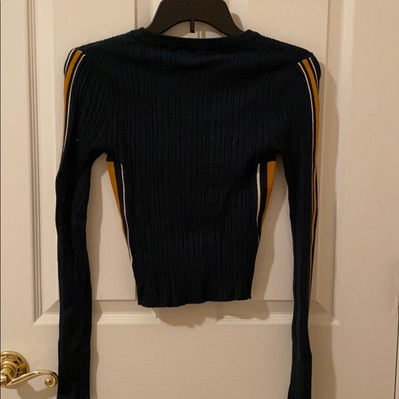 Brand new sweater - Picture 3 of 4